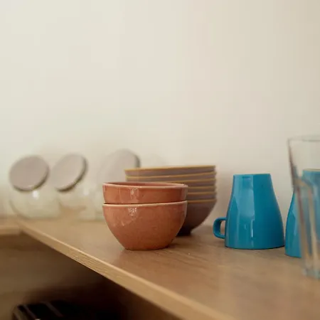 Large Two Bedroom Family App - Free Parking *