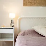 דירה Large Two Bedroom Family App - Free Parking