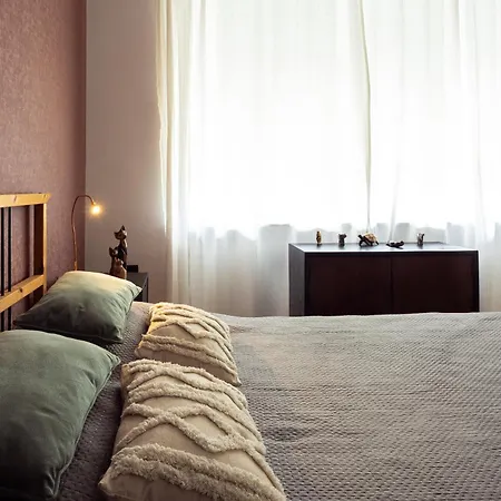 Large Two Bedroom Family App - Free Parking דירה *