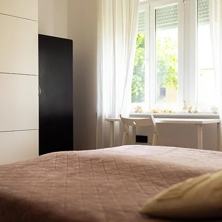 דירה Large Two Bedroom Family App - Free Parking *