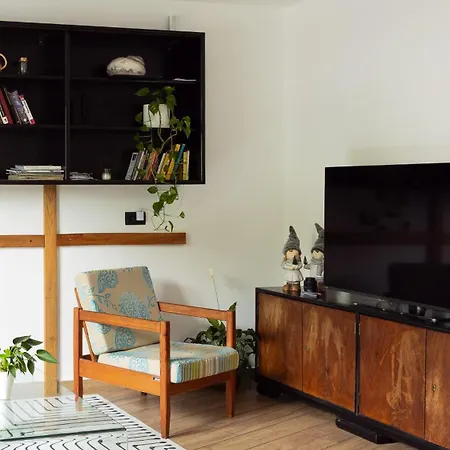 Large Two Bedroom Family App - Free Parking