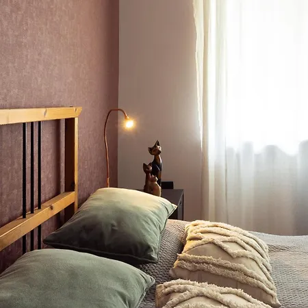 Large Two Bedroom Family App - Free Parking