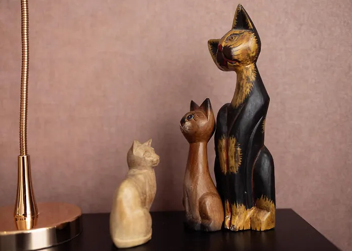 Large Two Bedroom Family App - Free Parking Apartment