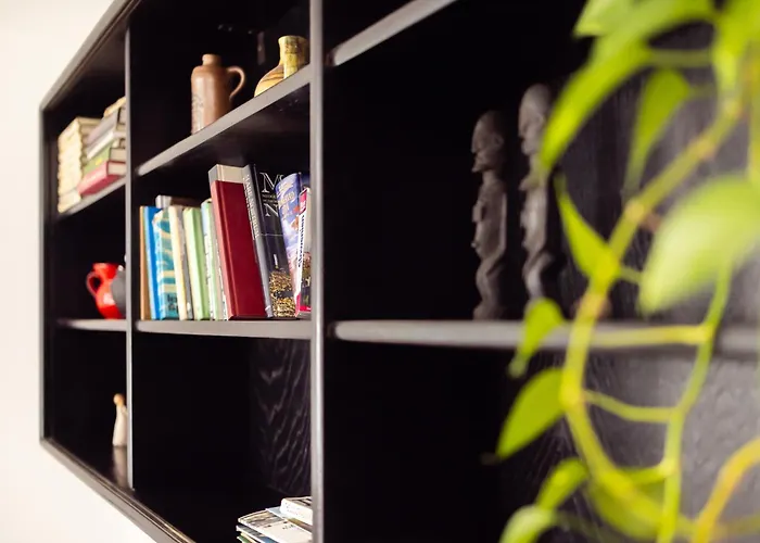 Large Two Bedroom Family App - Free Parking Apartment