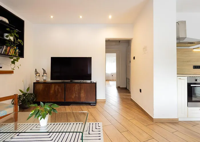 Large Two Bedroom Family App - Free Parking דירה *